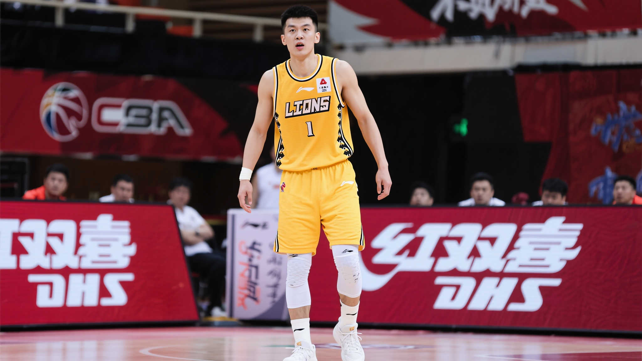 孙铭徽面临重罚?围堵首钢更衣室事件升级,球迷冲突,广厦主场或受影响 孙铭徽面临重罚?围堵首钢更衣室事件升级,球迷冲突,广厦主场或受影响